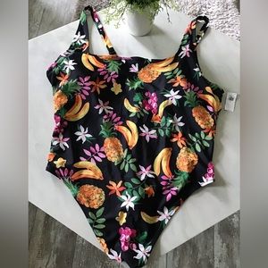 4X NWT’s Old Navy fruity French cut swimsuit